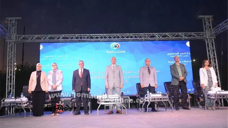 أسيوط تنظم حفل تخرج الدفعة(٢٦)من برنامج اللغة الانجليزية بالتجارة