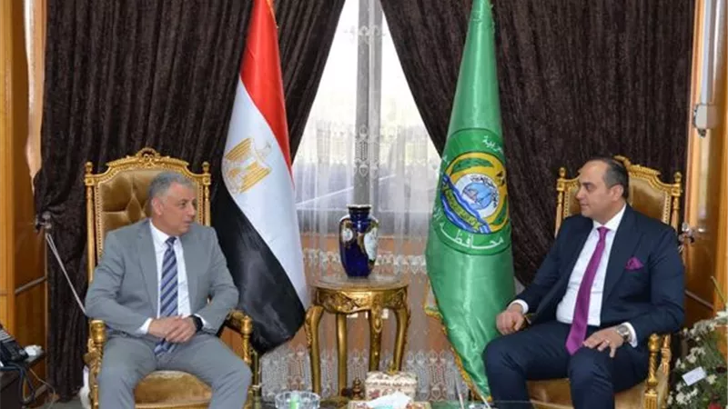 محافظ الإسماعيلية ورئيس الرعاية الصحية يبحثان التعاون المشترك