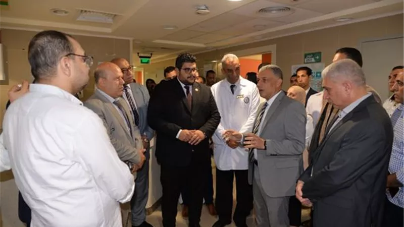 محافظ الإسماعيلية يتفقد الخدمات العلاجية بالمجمع الطبي