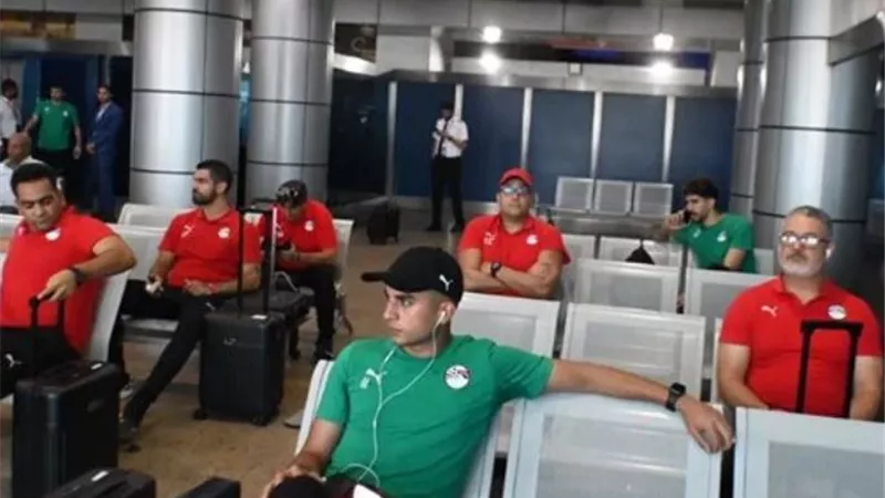 شاهد.. بعثة منتخب مصر تصل بوردو استعدادا لـ باريس 2024