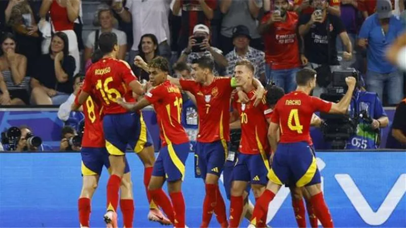3 قنوات مجانية تذيع نهائي اليورو بين إسبانيا وانجلترا.. بالترددات