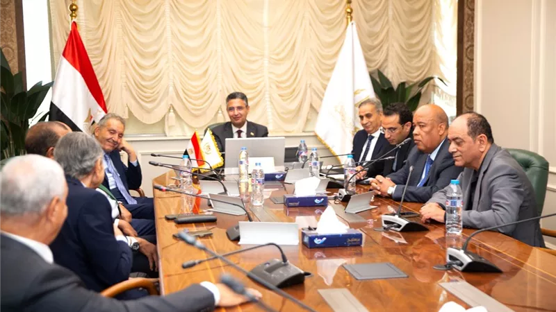 وزير التموين يبحث إجراءات ضبط الأسعار والأسواق مع الغرف التجارية