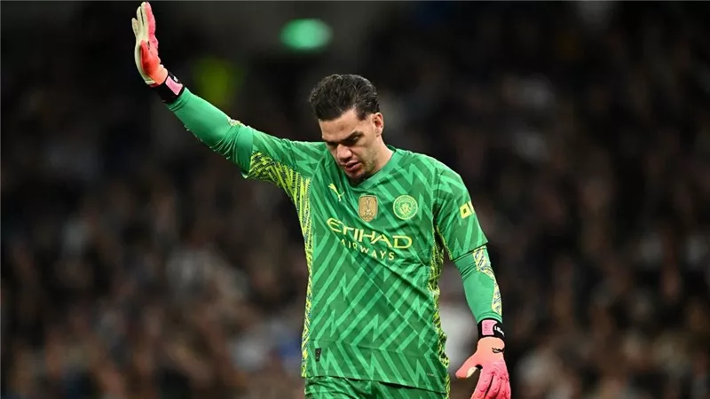 مانشستر سيتي يقدم عرضا مغريا لإقناع إيدرسون برفض عرض النصر