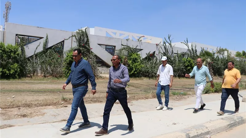 رئيس جهاز مدينة ٦ أكتوبر يوجه برفع الإشغالات بمحيط ميدان الحصري