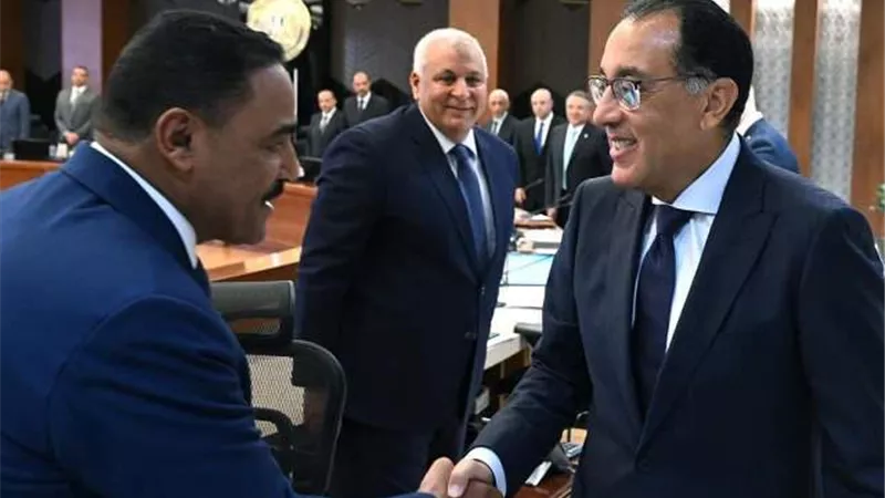 محافظ الوادي الجديد يشارك بأول اجتماع لمجلس المحافظين