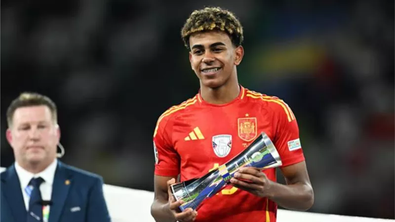 لامين يامال يحصد جائزة أفضل لاعب شاب في يورو 2024