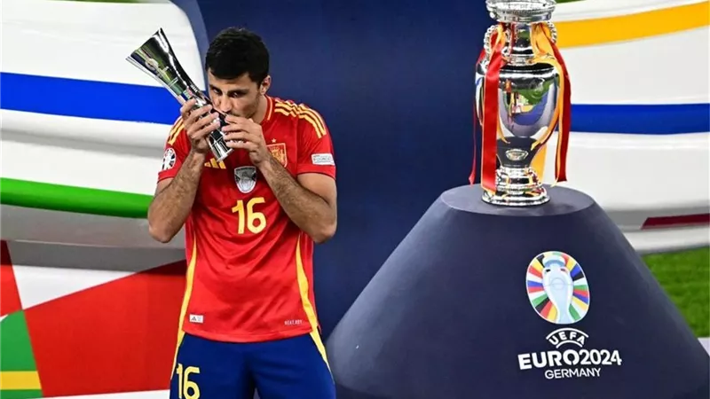 رودري بعد التتويج باليورو : إنها البطولة الأكثر صعوبة في مسيرتي