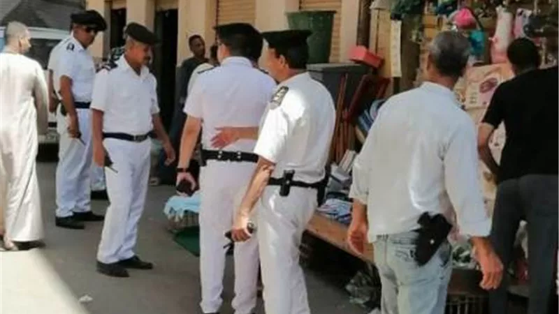 رفع 24 طن مخلفات وإزالة سلم متعدى على خط التنظيم بالأقصر