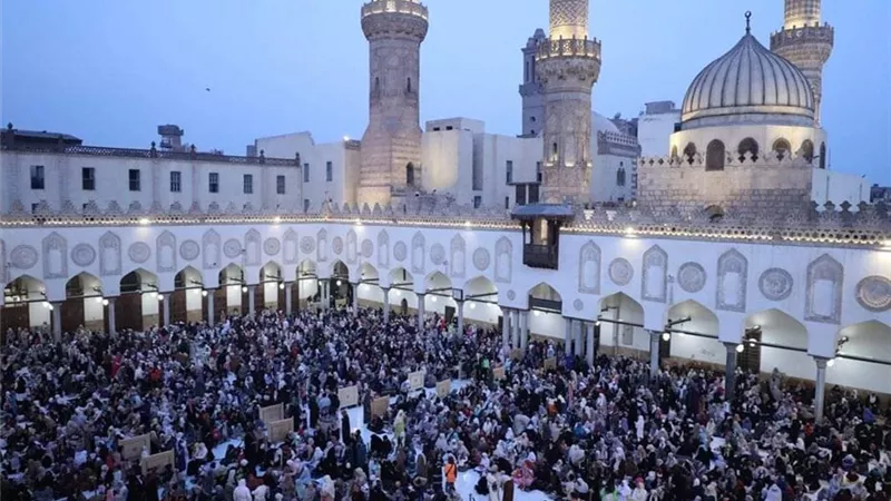 الجامع الأزهر يحتفي بذكرى عاشوراء بتنظيم إفطار جماعي للوافدين