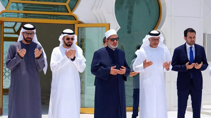 شيخ الأزهر يزور ضريح الشيخ زايد