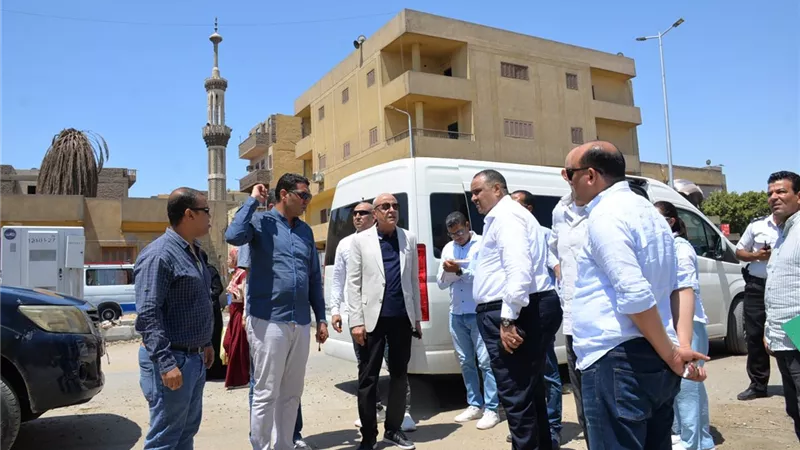 محافظ الأقصر يتفقد المشروعات الخدمية بالبياضية ويلتقي المواطنين