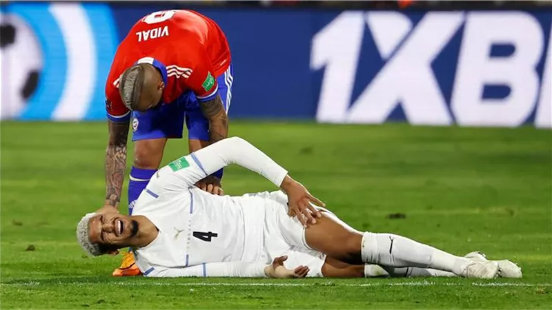 رسميا.. برشلونة يعلن تفاصيل إصابة أراوخو وموعد عودته