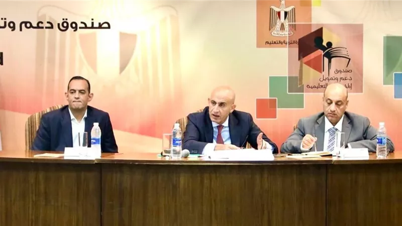 وزير التعليم يناقش الحلول المقدمة لمواجهة تحديات الكثافات الطلابية وعجز المعلمين