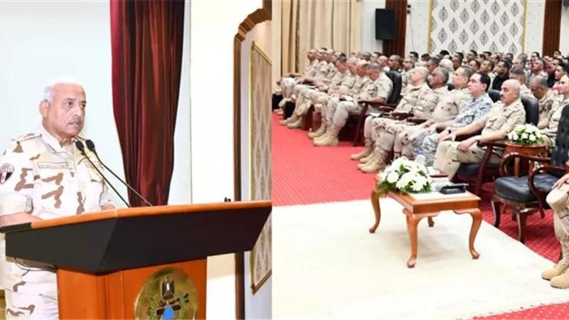 وزير الدفاع يلتقى بعدد من رجال القوات المسلحة بنطاق المنطقة المركزية العسكرية
