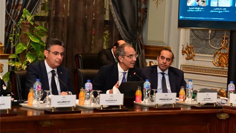 طلعت:زيادة الخدمات الحكومية على منصة مصر الرقمية وتفعيل الخدمات للمصريين بالخارج