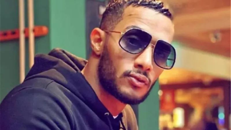 بالفيديو.. محمد رمضان يستعرض مهاراته فى لعب كرة القدم