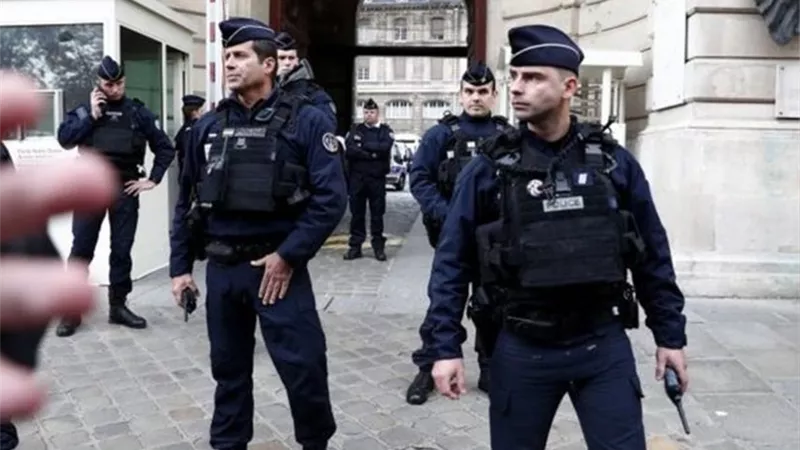 قبل 10 أيام من الأولمبياد.. هجوم بسكين على جندي في باريس