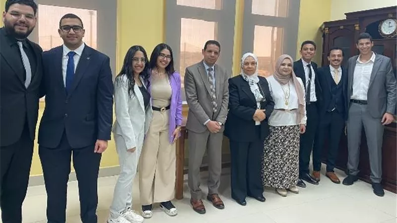 كلية الإدارة بالجامعة المصرية الروسية تكشف عن ٢٠ مشروع تخرج.. بالصور