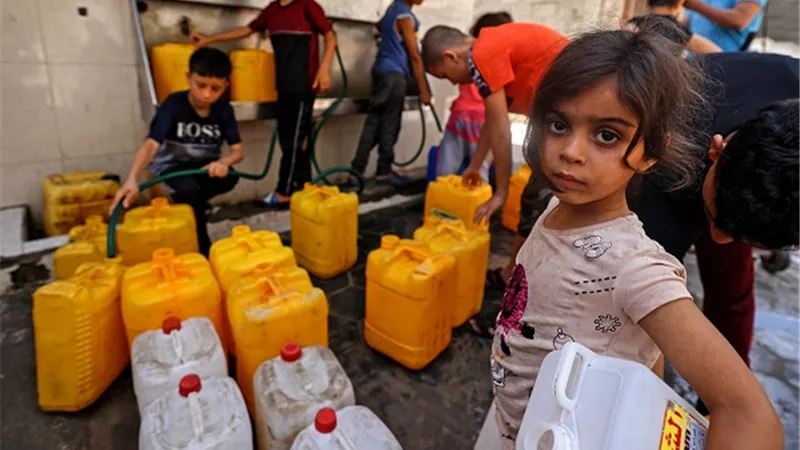 سكان غزة بين الظلام والموت عطشا