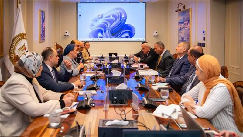 وزيرة البيئة ومحافظ القاهرة ينظمان جهود التشجير بحظر قطعها
