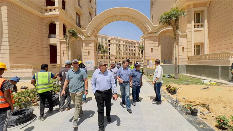رئيس جهاز العاصمة الإدارية يتفقد الأحياء السكنية والطرق