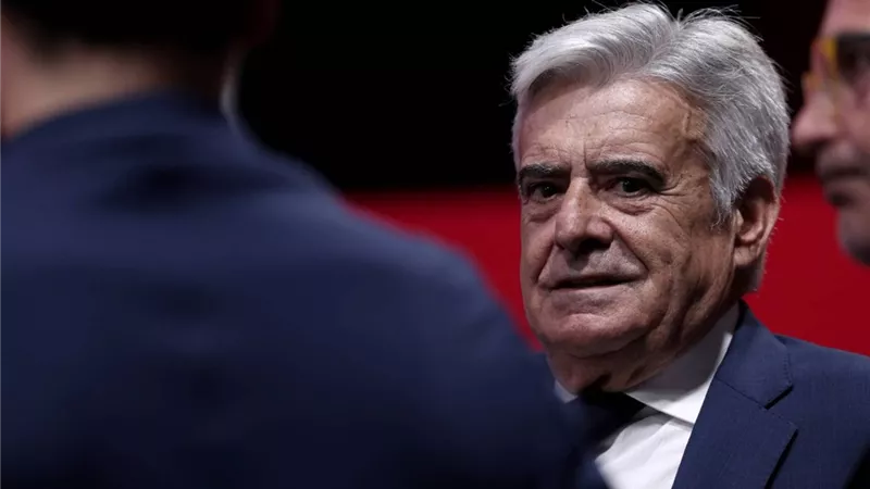 رسميًا.. إيقاف رئيس الاتحاد الإسباني وتغريمه.. تفاصيل
