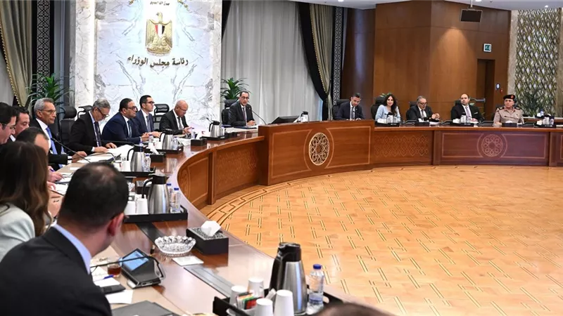 رئيس الوزراء: تكثيف العمل على زيادة نسب توافر السلع وانخفاض الأسعار
