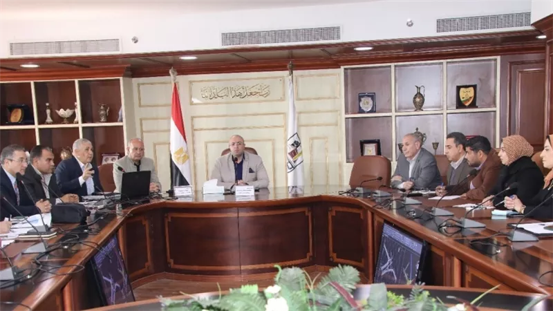 محافظ بني سويف يبحث البدء في أعمال إنشاء مشروع كوبري الشاملة