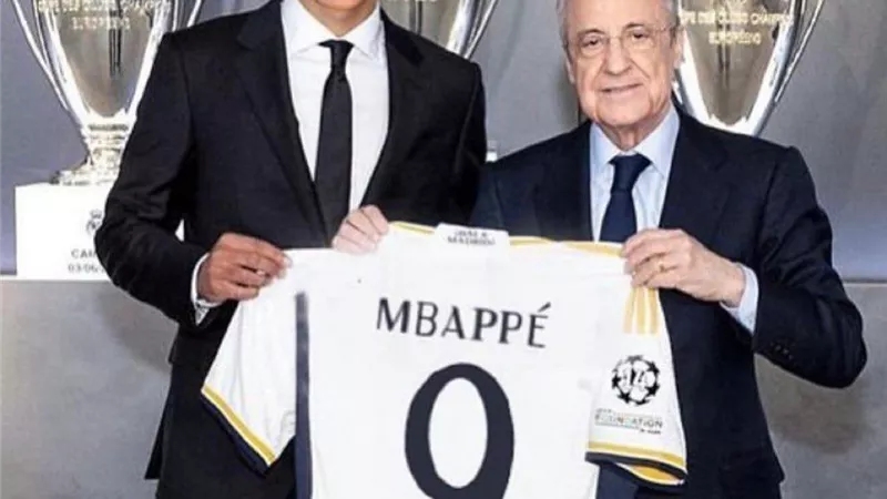 بعد تقديمه رسميا.. عائلة مبابي تزور متحف ريال مدريد