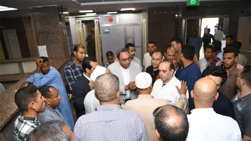 محافظ قنا يطمئن علي مستوى الخدمات الطبية بنجع حمادى