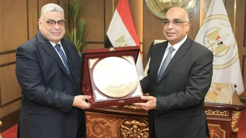 رئيس مجلس الدولة يقدم التهنئة لوزير العدل بمناسبة توليه منصبه