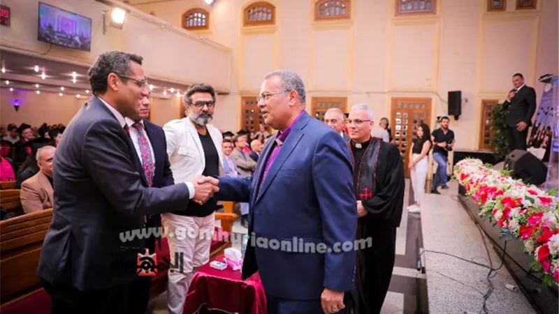 رئيس الإنجيلية ونقيب الصحفيين يشاركان باحتفال تخرج بكلية اللاهوت