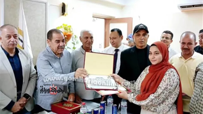تعليم الداخلةيحتفل بالعشرةالاوائل على الصعيد وتكرم طالبات الدبلوم