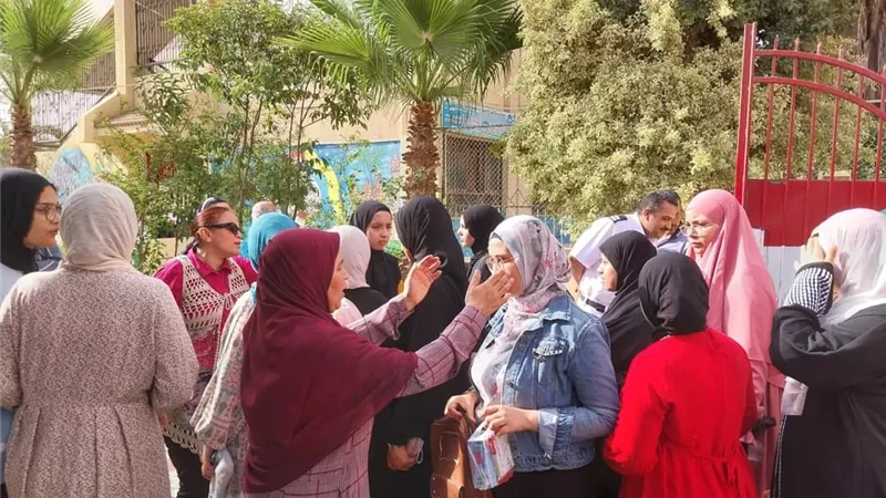 وصول اسئلة الاحياء والاستاتيكا والفلسفة للجان الثانوية العامة