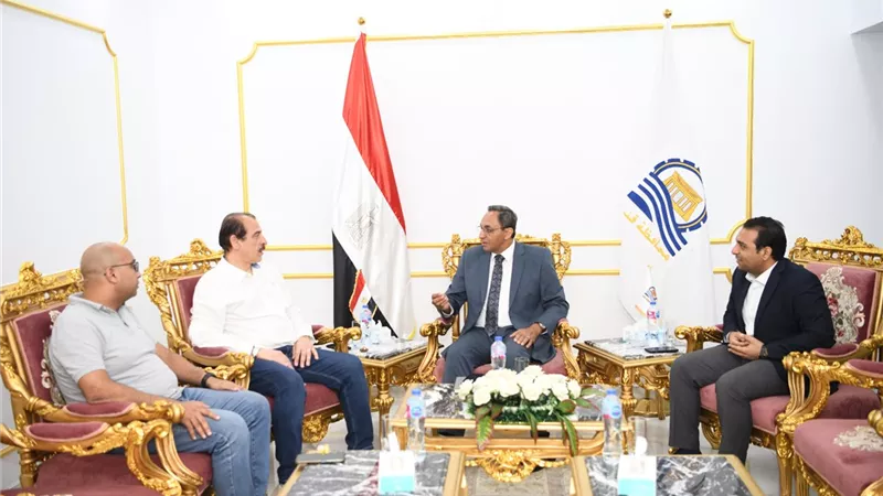 محافظ قنا يشيد بجهود وزارة الصحة نحو تعزيز الخدمات الوقائية