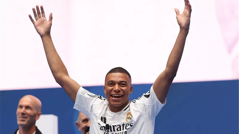 مبابي يغيب عن أول كلاسيكو بين ريال مدريد وبرشلونة