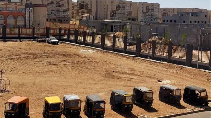جهاز حدائق العاصمة يضبط 8 تكاتك والمركبات المخالفة ويحولهم للنيابة صور