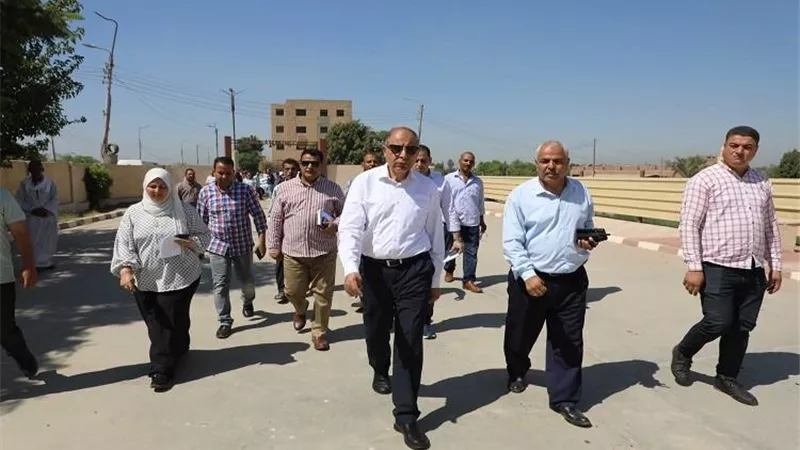 محافظ المنيا يتفقد مشروع مجمع مواقف ديرمواس لخدمة قرى الغروب