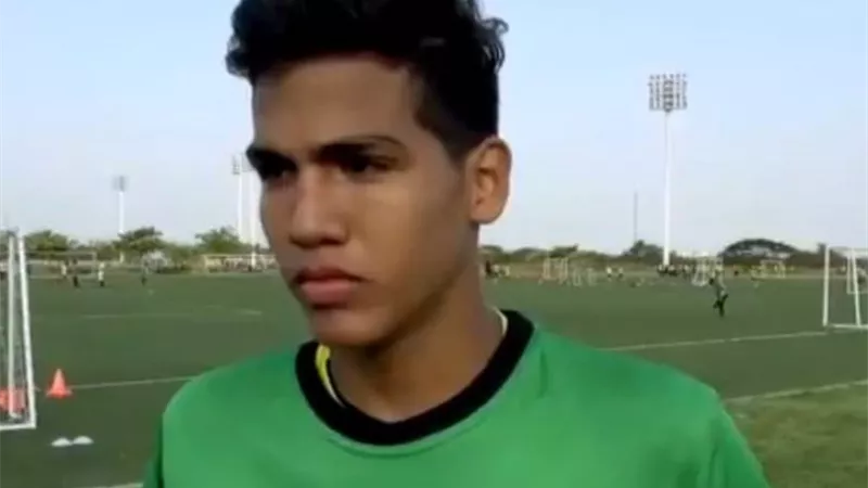 برشلونة يعلن وفاة حارس مرماه بعد سقوطه على رأسه فى منزله