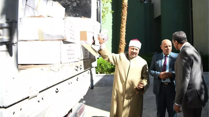 تمهيداً لتوزيعها على المستحقين.. محافظ قنا يشهد استلام لحوم صكوك