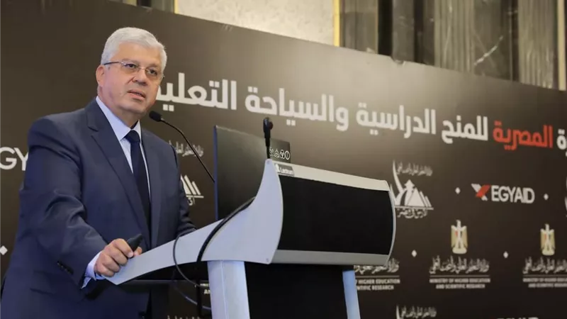 أيمن عاشور: لدينا منظومة متكاملة لجذب الطلاب الوافدين