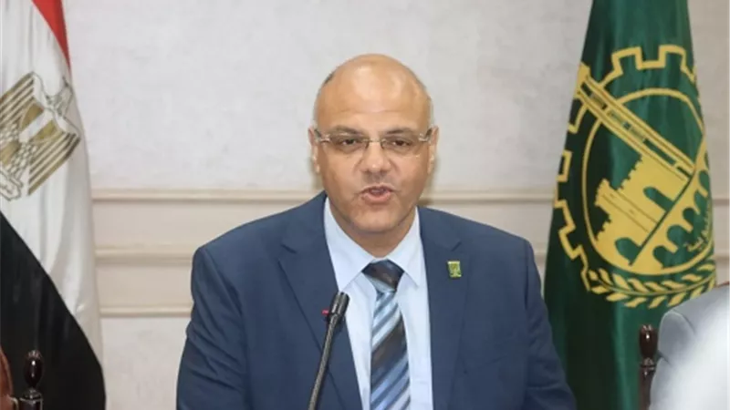 محافظ القليوبية يوجه بفتح عيادات مسائية لمرضى التأمين الصحي