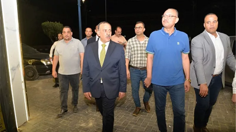 محافظ أسيوط يتفقد أعمال تقليم الاشجار ورفع المخلفات والاشغالات