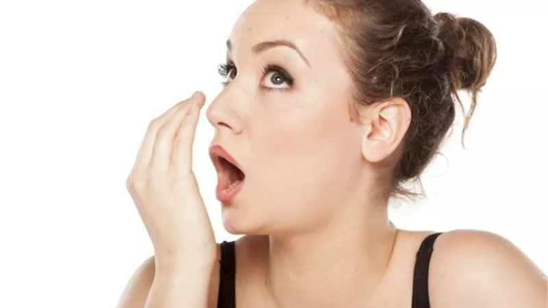 معطرات طبيعية تساعدك على التخلص من رائحة الفم الكريهة
