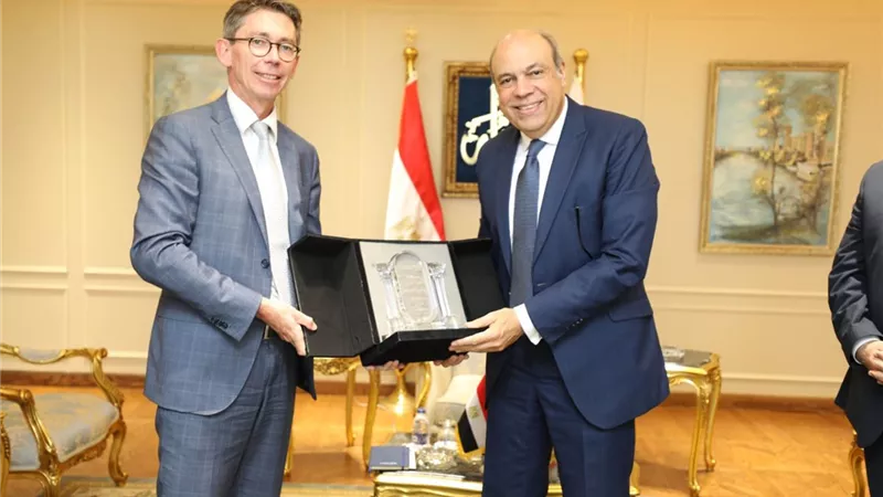 الحفني يبحث مع وفد مجموعة Thales الفرنسية أوجه التعاون المشترك