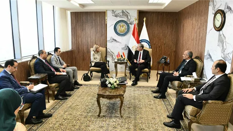 وزير البترول يبحث مع سفيرة النرويج سبل تعزيز التعاون في التحول الطاقي