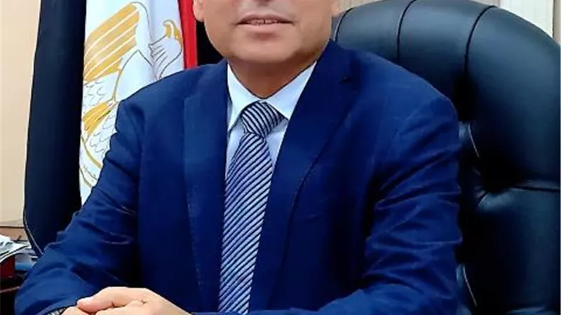 إحالة سكرتيرعام حى حلوان ومديرى الاشغالات والطرق للتحقيق