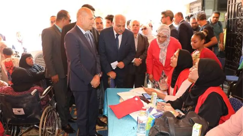 محافظ القاهرة يتابع القافلة الطبية لمؤسسة مصر الخير للكشف على ذوى الهمم