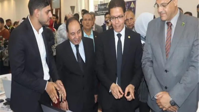 محافظ القليوبية يؤكد اهتمامه بدعم مشروعات طلاب جامعة بنها وتوظيفها في الصناعة