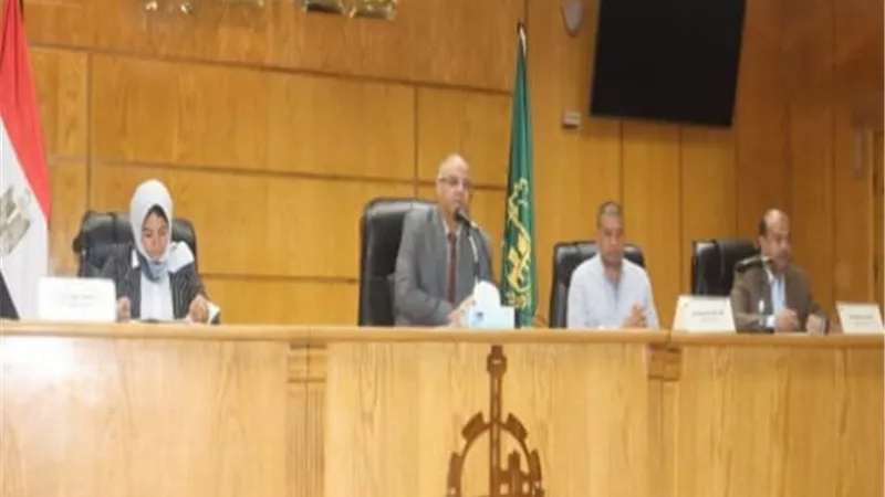 محافظ القليوبية يشدد على مسؤولية رؤساء المدن والأحياء في التصدي للمخالفات